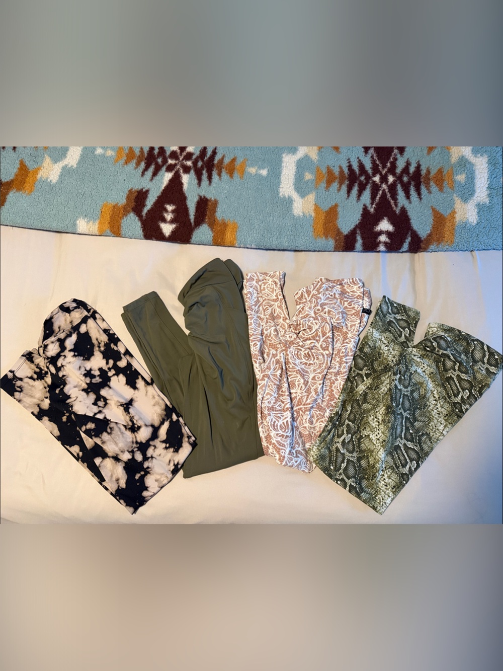 FOUR PAIRS OF LICI FIT MEDIUM SCRUNCH BUTT LEGGINGS LOT SNAKE GREEN PAISLEY DYE